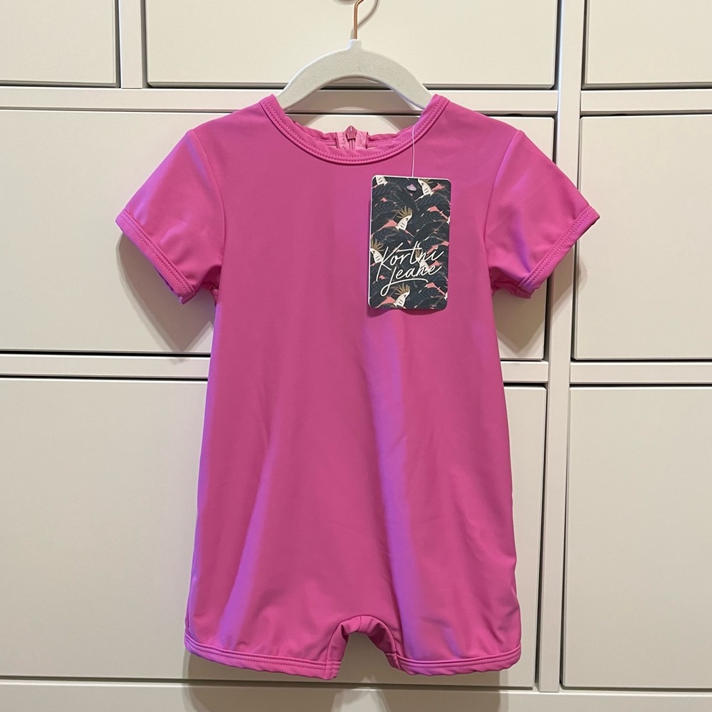 {NWT} Kortni Jean Rashguard Shortie 2/3 Pink
